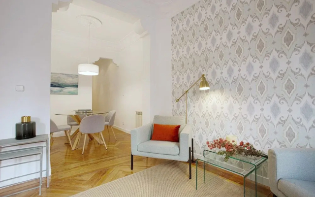 Big Apartment 2 Bedrooms & 2 Bathrooms. Chamberí
