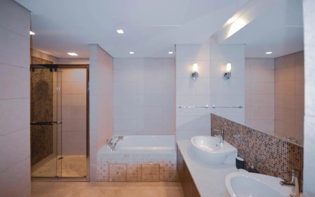 Frank Porter - Marina Residence 5