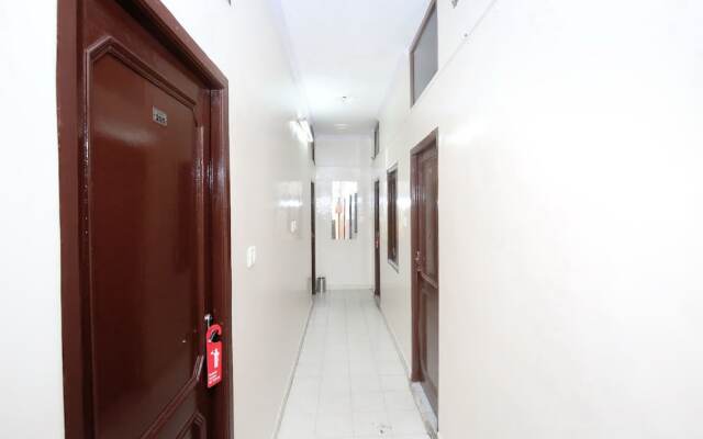 OYO 11906 Hotel Star Welcome