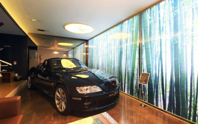 H Drive Hotel
