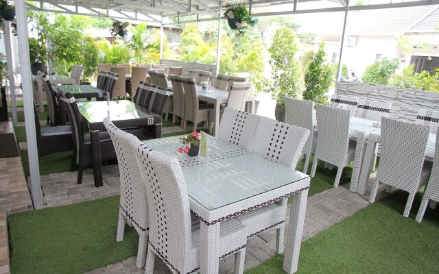 Zamrud Hotel by OYO Rooms