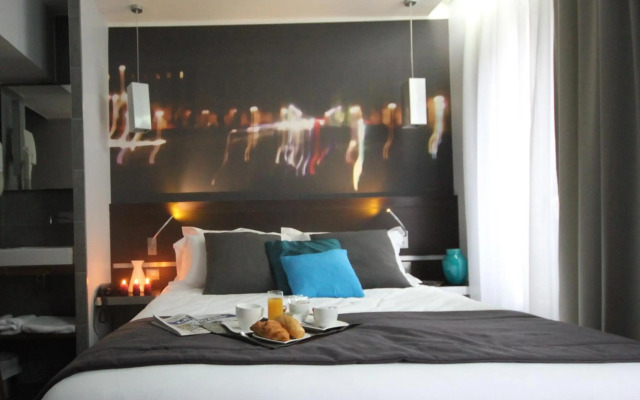 Hotel Lumières Montmartre Paris