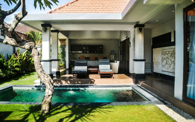 Tanjung Lima Hotel Legian