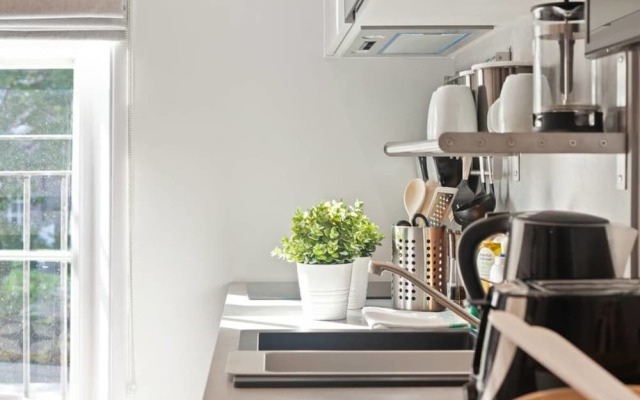 Intimate Studio W/king-size Bed in Camden Town