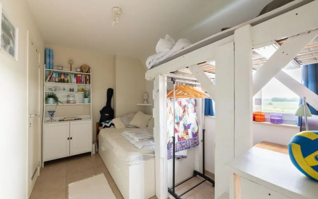 Charming Waterside Getaway