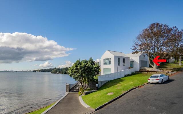 Harbour View - Westmere Holiday Apartment