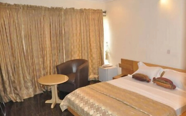 Solitude Hotel Yaba