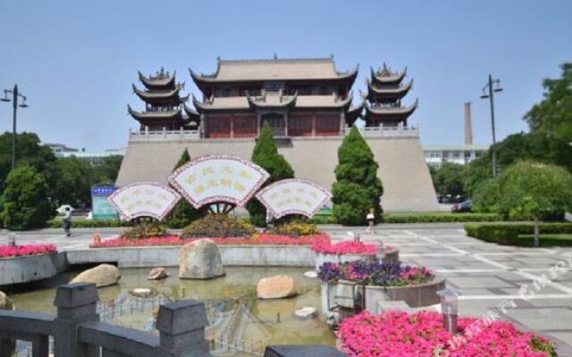 Rujia Pebble Hotel (Yinchuan Qinghe North Street Tourist Bus Station)