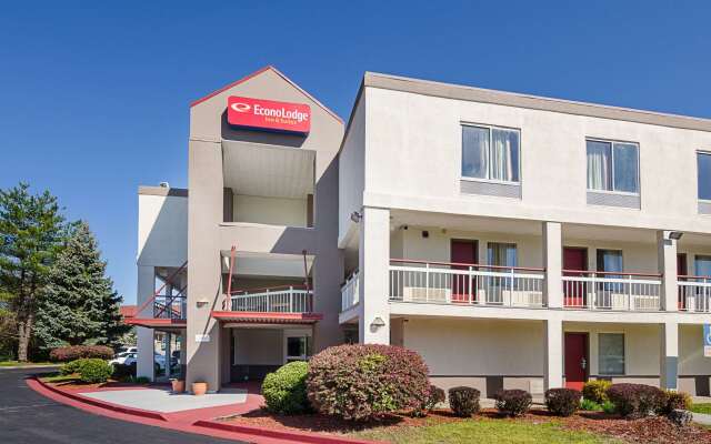 Econo Lodge Inn and Suites