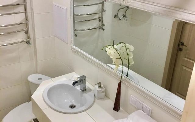 Studio Luxe on Victory Street in the city center