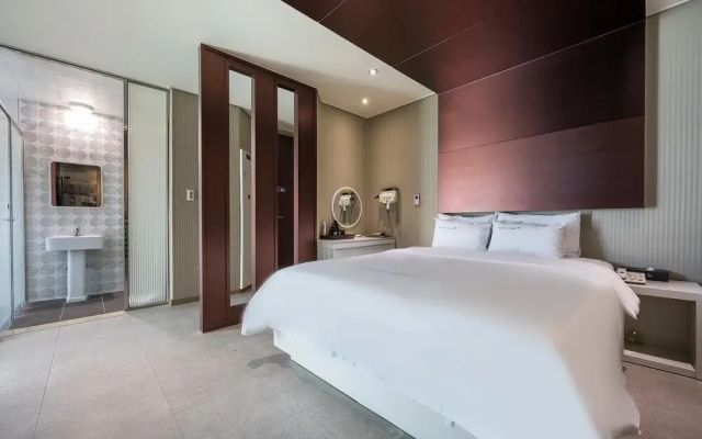 Jinju M Hotel
