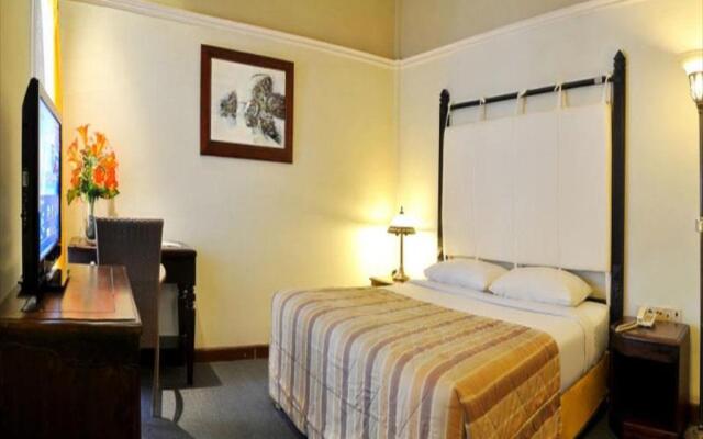 Tryas Hotel