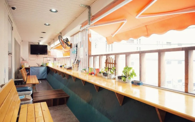 G'inns guest house - Hostel