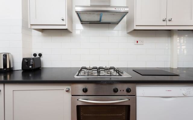 2 Bedroom Flat Sleeps 4 in Pimlico