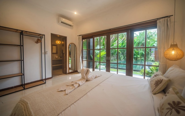 3BR Villa White Rose Central Canggu – Guest Rooms – Tibubeneng