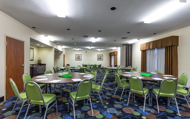 Holiday Inn Express Hotel & Suites Edmond by IHG