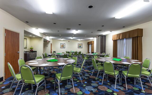 Holiday Inn Express Hotel & Suites Edmond, an IHG Hotel