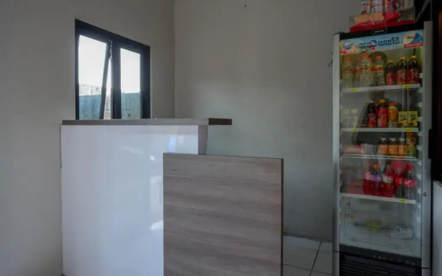 RedDoorz near Stasiun Tawang Semarang
