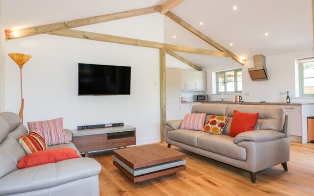 2 Merlin Lodge