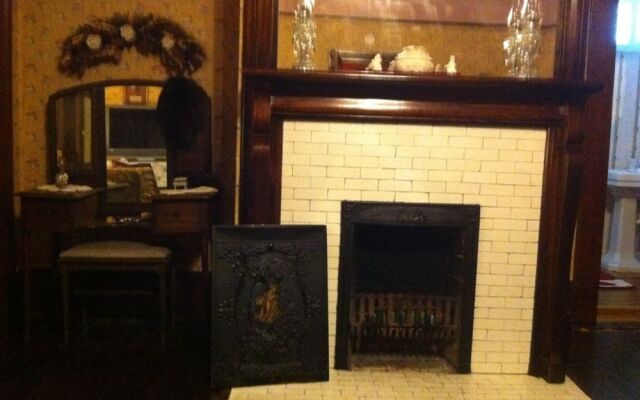 The Simmons-Bond Inn