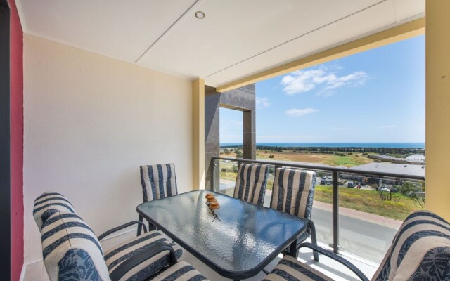 The Oasis - 6 Turnberry Drive, Links Lady Bay