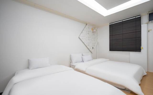Gumi Indong Hotel Oia