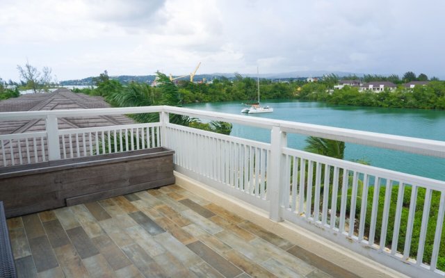 Penthouse By The Sea 3BD Apartment OLR