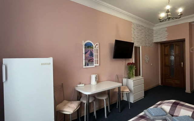 Меблированная комната Family House (Фэмили Хаус) на проспекте Независимости