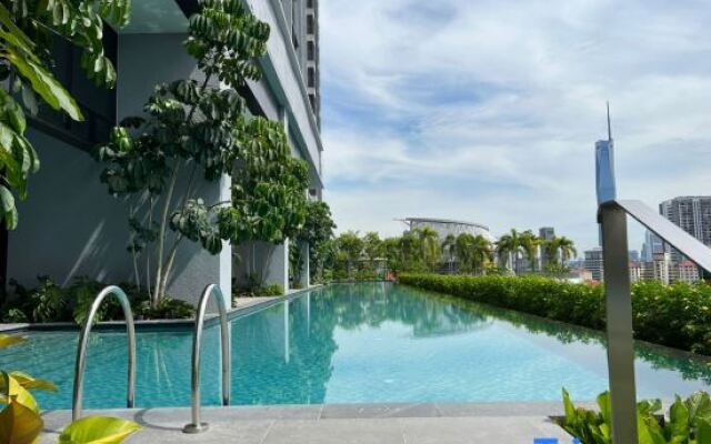 3R3B KLCity CentreView - 8 pax