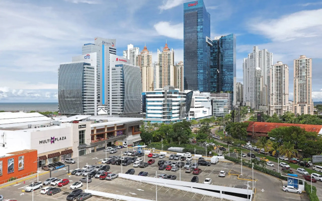 Courtyard by Marriott Panama Multiplaza Mall