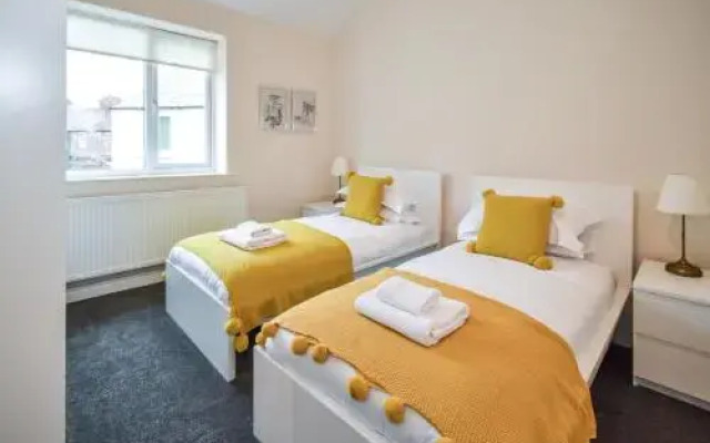 2 Ascot Mews - The Den York