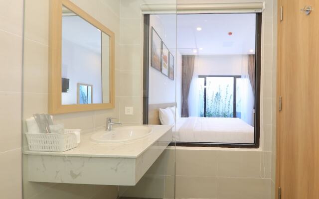 Golden Bay Hotel