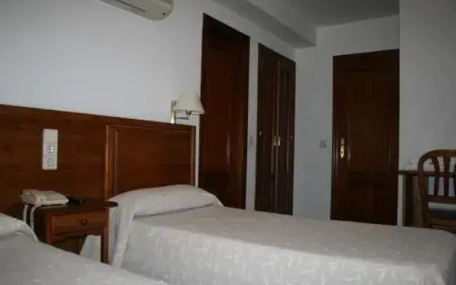 Hostal Puente de Piedra