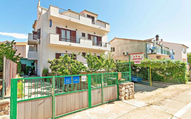 Apartment And Rooms Mirjana