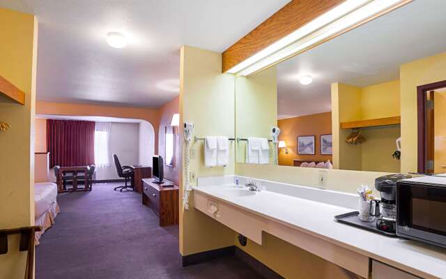 Rodeway Inn & Suites