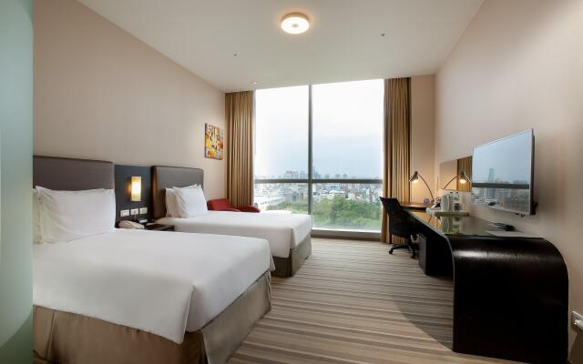 Holiday Inn Express Taichung Park, an IHG Hotel