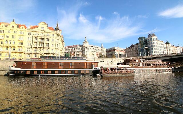 Boat Hotel Matylda