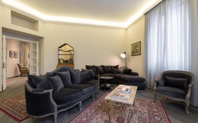 Grand Apartment In Florence