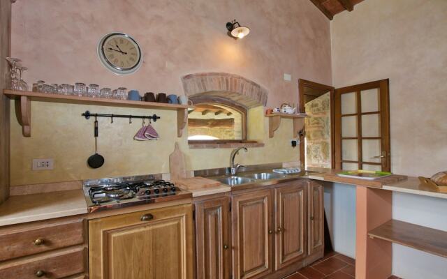 Majestic Farmhouse in Lucignano With Swimming Pool