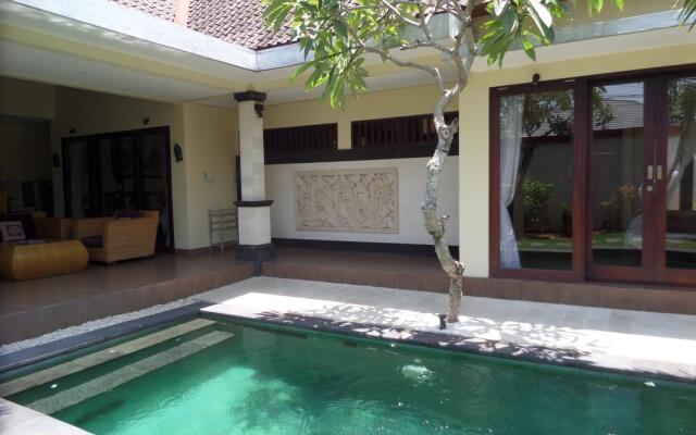Tanjung Lima Seminyak Villas