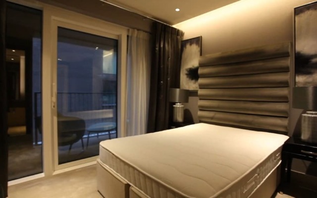 Luxurious Three Bedroom Flat in Chelsea Creek