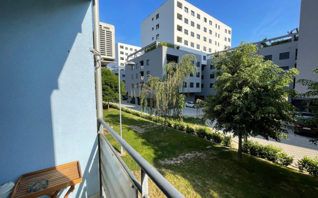 Large Modern Flat with Balcony - Lake Jarun