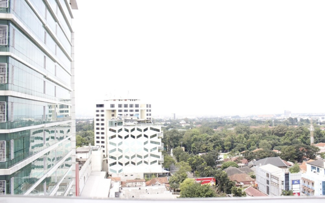 Prime and Cozy Deluxe Studio Tamansari La Grande Apartment