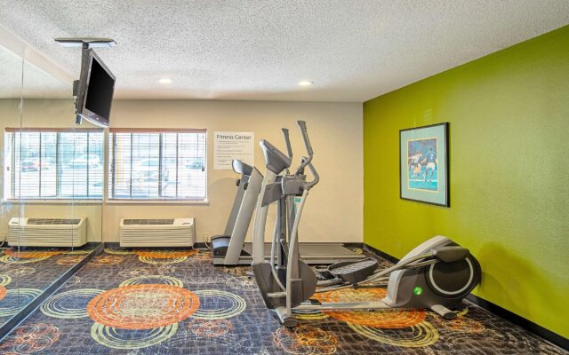 La Quinta Inn Milwaukee Northwest