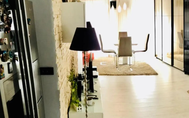 Eric Apartment 100