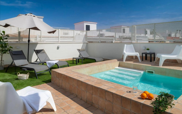 Lola 14 Suite Apartment