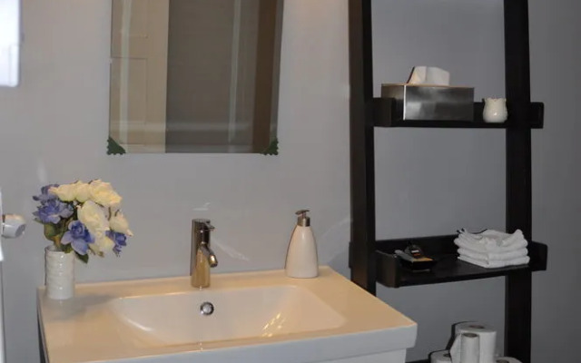 Moncton Suites - 267 Universite Ave