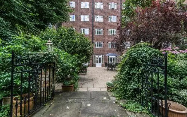 Vincent House London Residence