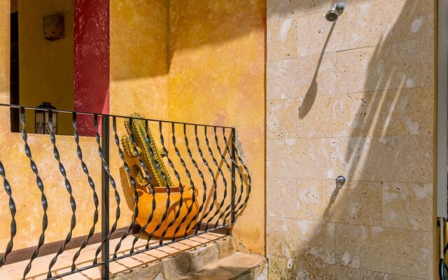 Mexican Style Villa With Private Pool, Free Utilities