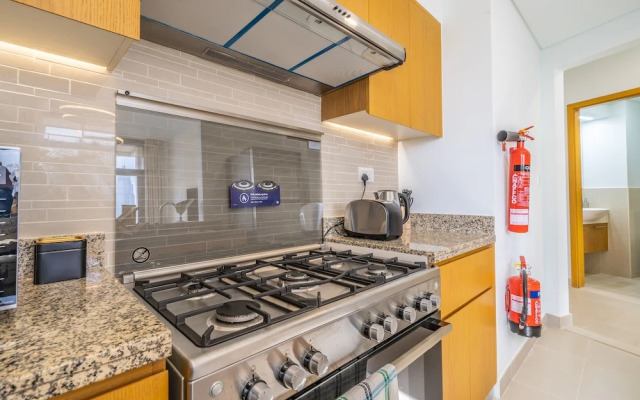 Glamorous Apartment Facing Burj Khalifa